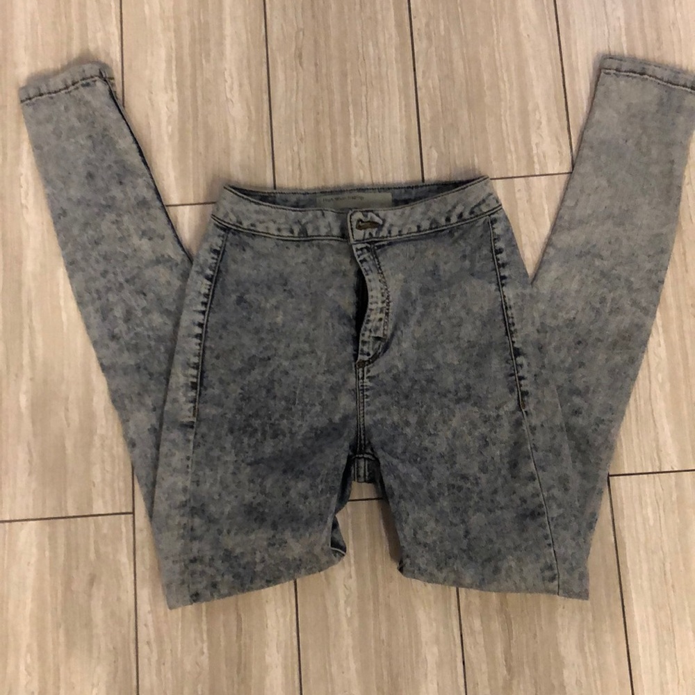 Subdued acid wash high waisted jeggings
